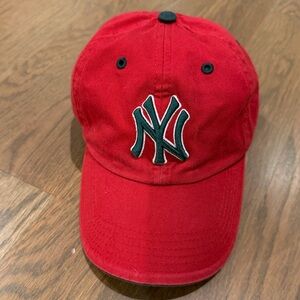 VINTAGE TWINS ENTERPRISE NEW YORK YANKEES SANTA CHRISTMAS STRAP BACK HAT size S